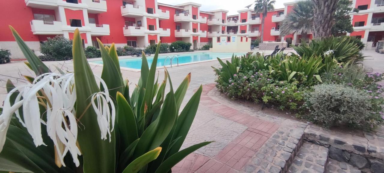 Sal Service Red Moradias Residence With Pool Santa Maria Bagian luar foto