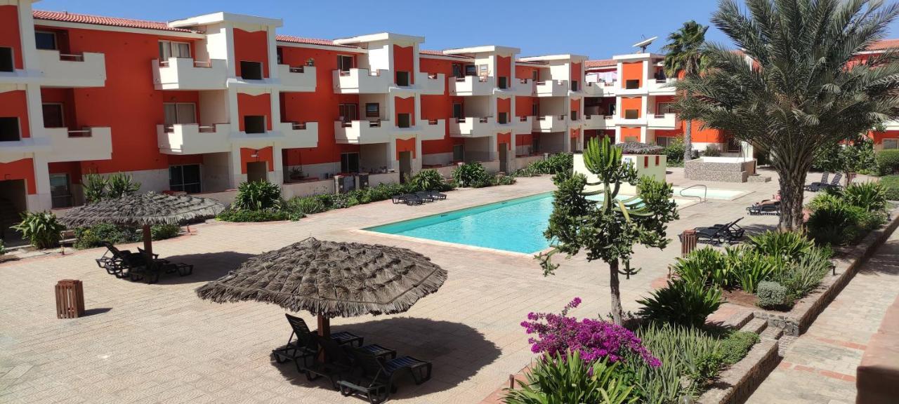 Sal Service Red Moradias Residence With Pool Santa Maria Bagian luar foto